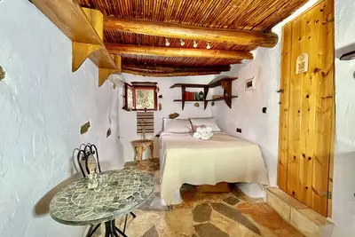 Image de \"Kelari\"  300 years old cottage \"Natura cottages\" with sea view  shared garden
