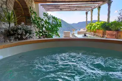 Image de Luxury Convent★Finnish Wooden Hot Tub with Hydromassage\/Lake Views \/Ac\/ Parking
