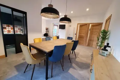Image de Appartement panoramique dans chalet individuel dominant le village.