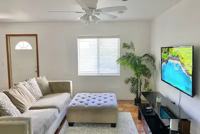 Image de Sunny 2 Bed Apt Steps From Water and 5min to Beach