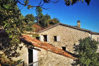 Image de Calme, charme, et vue dégagée dans un hameau au pied des Cévennes ardéchoises