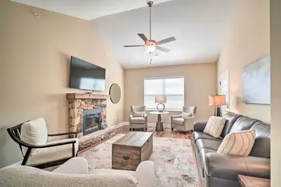 Image de Chic Townsend Condo w/ Saltwater Pool!