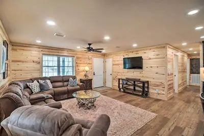 Image de Greers Ferry Home on 40 Acres 1/4 Mi to Lake!