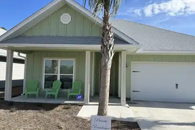 Image de Bike/golf-cart friendly beachside community with 10 beach walks, community pool.