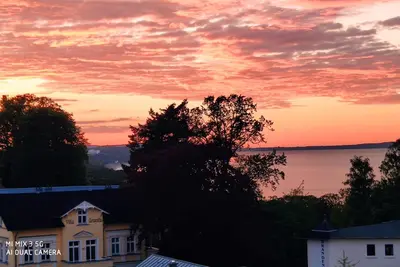 Image de Vacation apartment evening meal with sea view