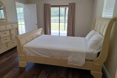 Image de Cottage on serene 5 acres - Near Equestrian Showgrounds