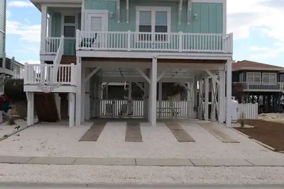 Image de August weeks open- 4 bedroom, Private Pool, ocean view close walk to the beach