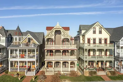 Image de Four Oceanview Balconies overlooking the beach!