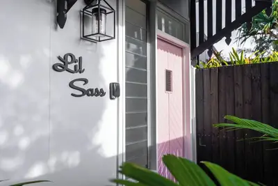 Image de Lil Sass on Sassifras - stylish one bedroom apartment, walk to beach