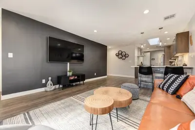 Image de Charming Home, near beautiful park/tennis courts!