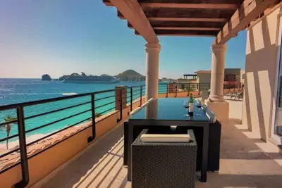 Image de Stunning 4 Br Luxury Penthouse in Cabo - 6600 sq ft, Oceanfront, Deck w/Jacuzzi