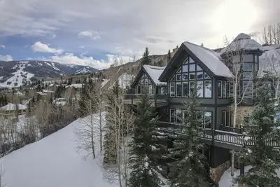 Image de 270 degree views of the mountain \nHot tub and gameroom, private Gym