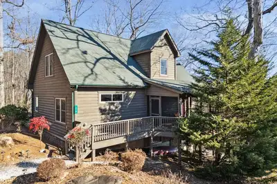 Image de Spacious Lake Keowee Cabin with Boat Slip access