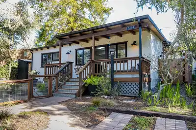 Month long rental - beautifully remodeled cottage