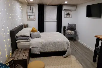 Image de Inwood Suite, Gym and Front Porch Swing, Walk to Belmont Village