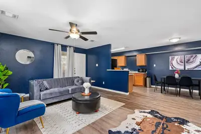Image de Cozy&Stylish 3br\/2ba Retreat-Pet-Friendly, Parking, In-Unit Washer\/Dryer