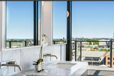 Image de Luxury Three Bedroom Penthouse with Bay and City View