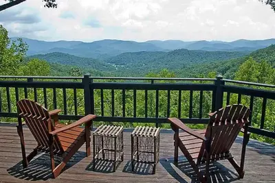 Image de Over The Moon- Blairsville Ga | 4 Bed, 3 Bath | Hot Tub | Pet Friendly | Wifi
