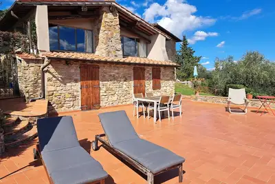 Image de Romantic Barn with private terrace. External shared spaces: pool, garden, bbq\n