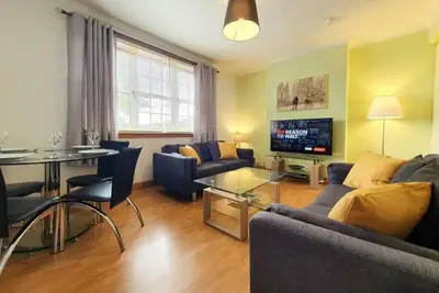 Image de Parkgate Apartment - Near M90 Amazon Edinburgh