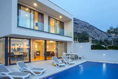 Image de 4 Bedroom Villa with Mountain and Sea Views, Heated Pool, Steam Sauna