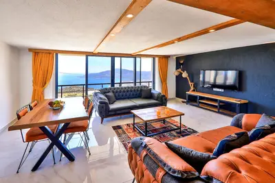 2 bedroom apartment with sea view
