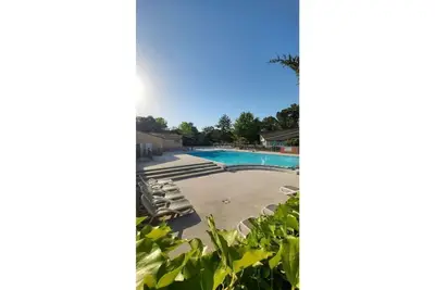 Image de Petit mazet au calme avec piscine