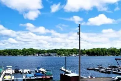 Image de Downtown Lake View Condo -Unit 2