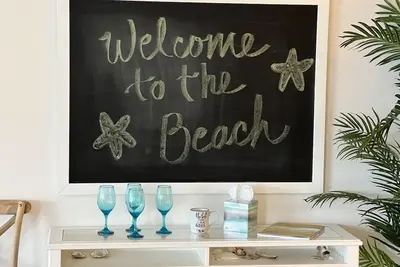 Image de Spend your vacation in Luxury. Only 1 block to the beach.