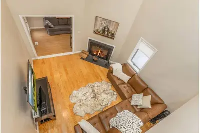 Image de Modern and Luxury Villa with Hot Tub and Sauna near Mount Snow.