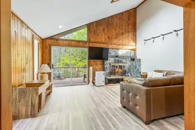 Image de Mount Snow Luxury Villa with Hot Tub, Jacuzzi and gm room.