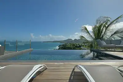 Image de The Perfect View of Anse de Cayes \/ St Jean Beach
