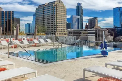 Image de 1 Bedroom in the heart of Austin Amazing Rooftop Pool!
