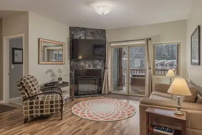 Image de Girdwood Condo · 2 Bedroom Condo w/Hottub! In the Heart of Girdwood