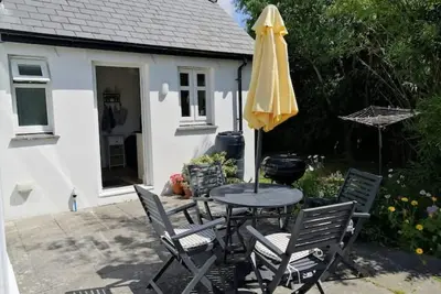 Honeysuckle Cottage with optional hot tub and shared Ev charger.