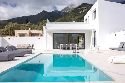 Image de A Luxury Villas - private villa infinity pool, garden, Bbq walk to Nidri & beach