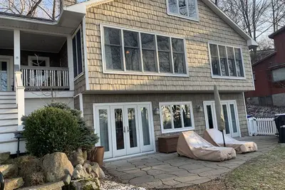 Image de Charmer with lake views, hot tub, fire pit, and short walk to private beach.