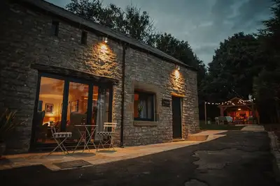 The Cow Shed - with panoramic views of Miller's Dale