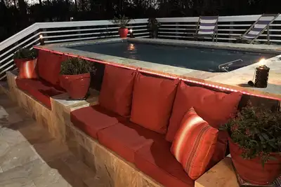 Image de Little Lux House, Swim Spa & Patio Oasis ---on 2 acres