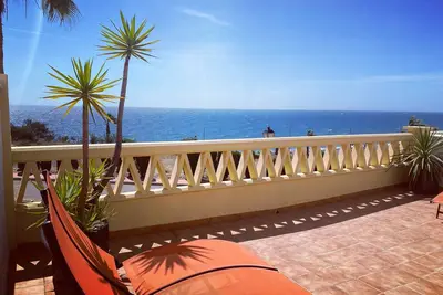 Image de Superb front line 3 bedroom townhouse on quiet urbanisation, stunning sea views!