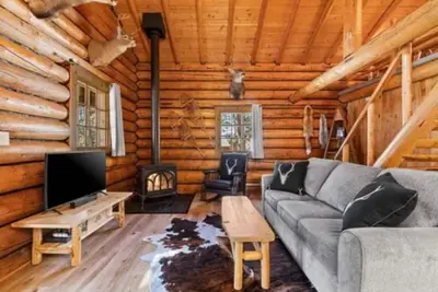 Image de Beautiful Montana Log Cabin in the heart of Seeley Lake.
