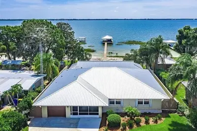 Image de Spacious Lake Placid House with beach & dock