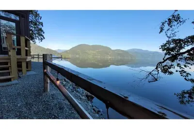 Image de The Lodge on Harrison Lake Cabin #2