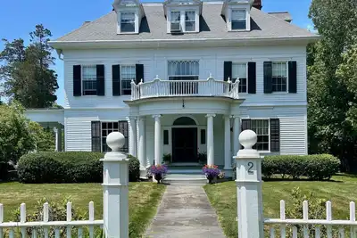 Image de Ludington House, Historic Ct Shoreline Mansion filled with luxury and antiques