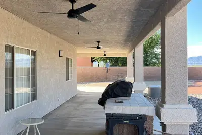 Image de Cheerful 5 Bedroom Home with pool!