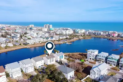 Image de Spacious, dog-friendly townhouse on Carolina Lake close to town - walk to beach