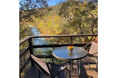 Image de Peaceful and private cabin overlooking the Little Buffalo River.