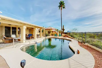 Image de Mountain-view home with pool, furnished patio, washer/dryer & central Ac