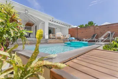 Image de Villa Essentielle, maison de vacances 3 chambres et piscine!
