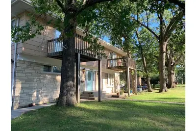 Image de Spacious Newly remodeled 2 bedroom with natural sunlight.